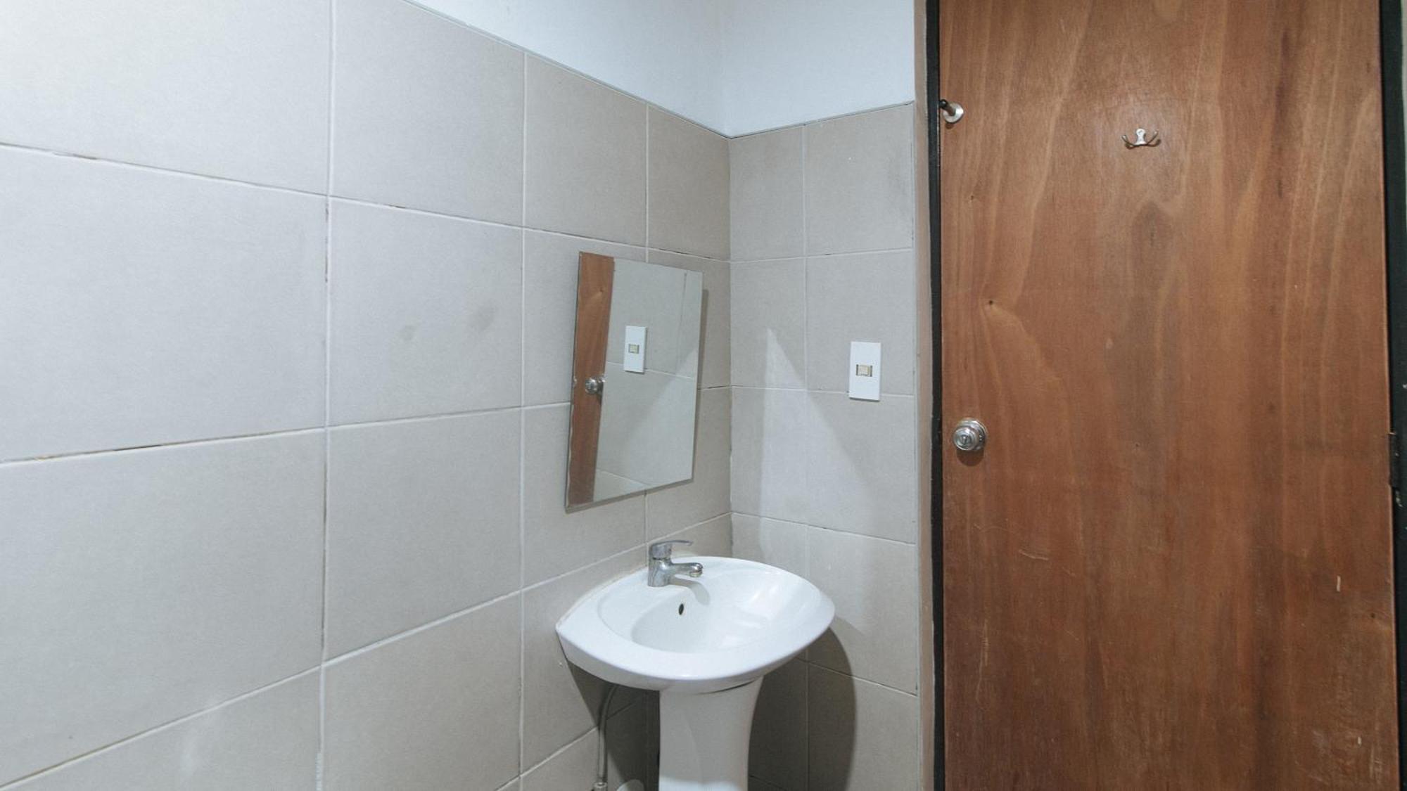 Reddoorz Near Sm City Muntinlupa San Pedro  Kültér fotó